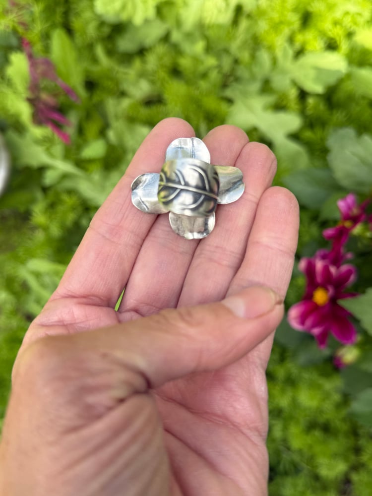 Image of Dogwood With Leaf Band Ring