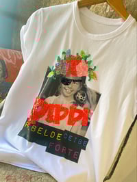 Image 4 of Camiseta bordada a man. Pippi branca con letras fluor. Varias tallas. Coret oversize.