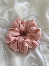 Image 1 of SCRUNCHIE OVERSIZED APRICOT/MORELA