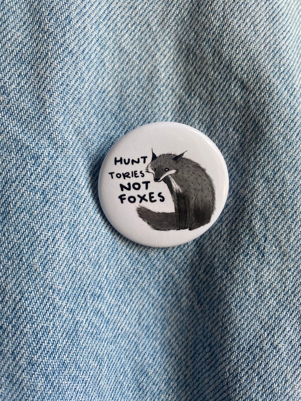 Hunt Tories not foxes pin badge 1.5”