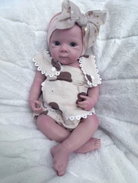 Image 3 of Luciana 