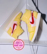 Yellow-Nike shoe 