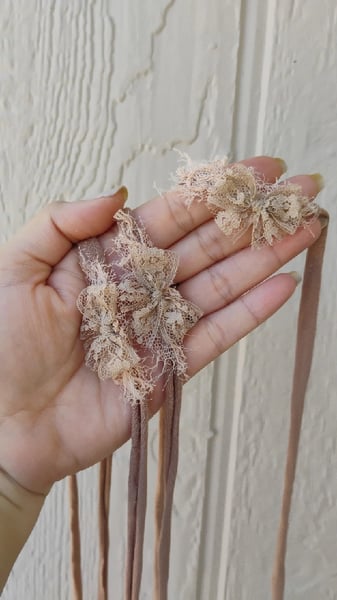Image of Latte lace bows