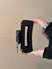Image 2 of FIERCE CLAW CLIP (style b)