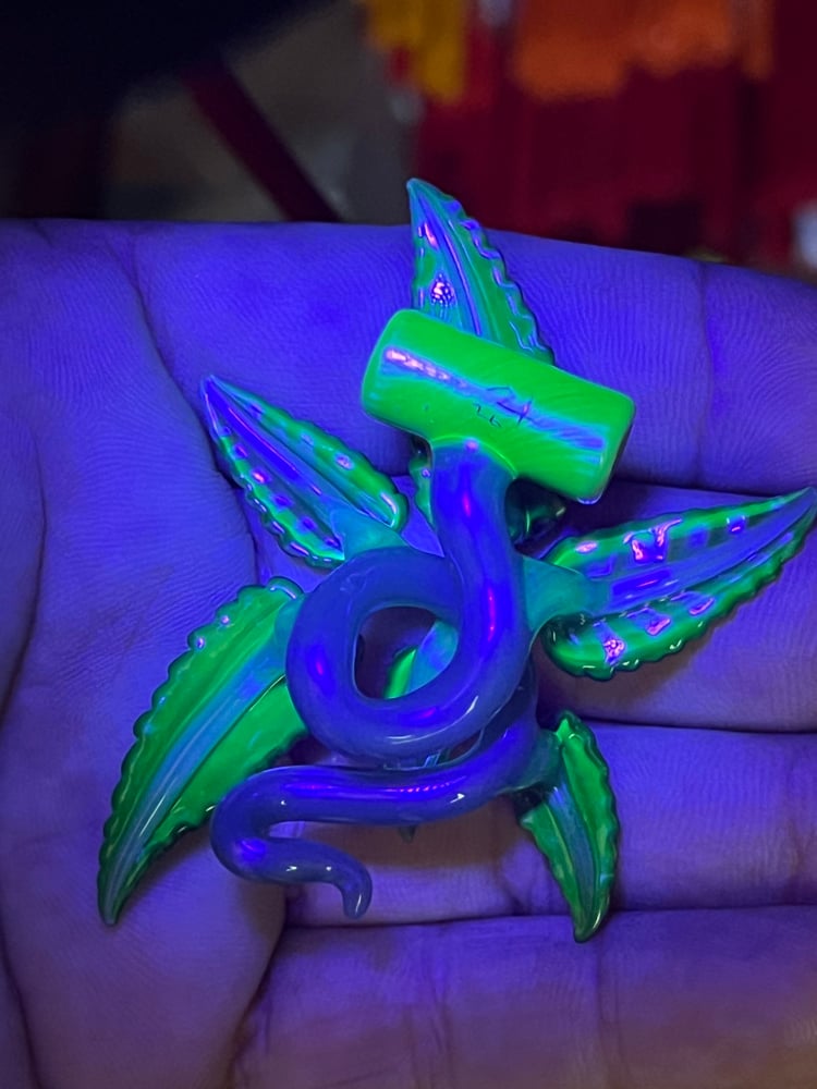 Image of Emerald 5 Leaf Pendant
