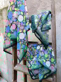 Image 5 of Pañuelo HORTENSIAS verde