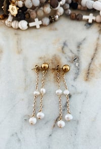 Pearl drop earrings 