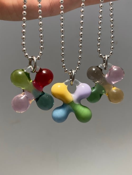 Image of 4 color clovers