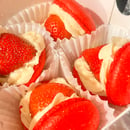 Image 2 of Fraise Crème Macarons