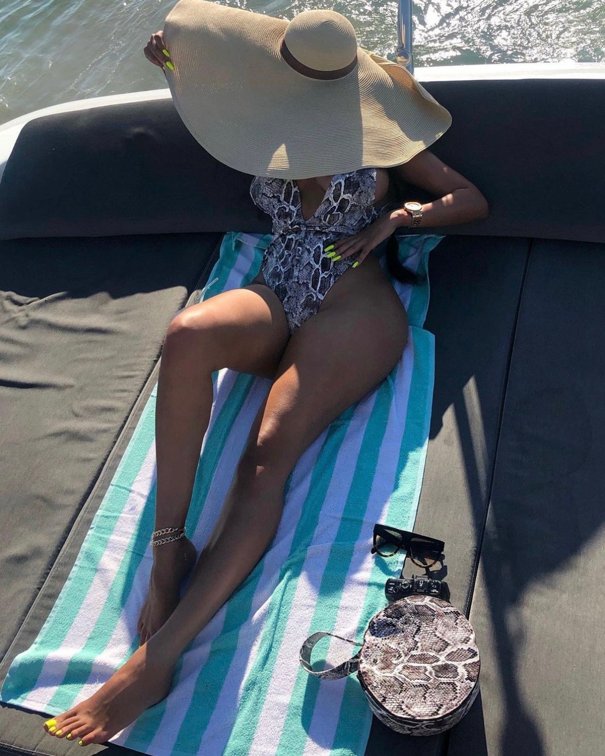 Image of NEUTRAL OVERSIZED TURN BACK BRIM STRAW HAT (OS)