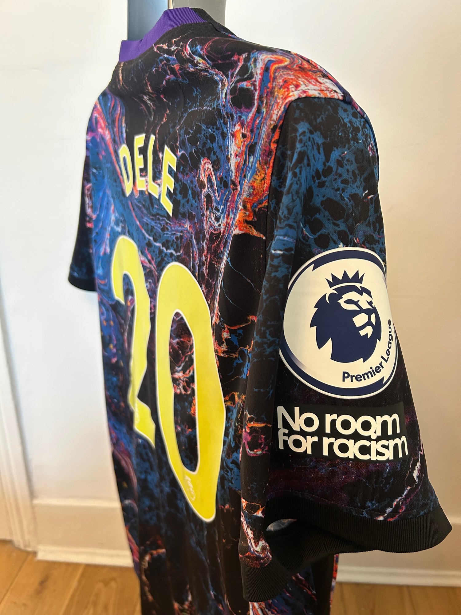 Image of Tottenham “DELE 20” 2021 Away, “LENNON 7” 2011 Away (L)