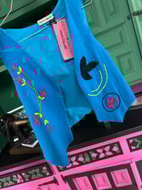 Image 4 of Chaleco azul liño. Feito e bordado a man. Talla XXS