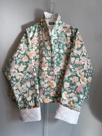 Image 1 of Kort jakke med blomsterprint (s-l)