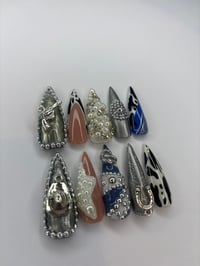 Image 2 of Show stopper (size medium)