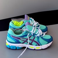 Image 1 of size: us9 uk7 eu40.5 cm25.75