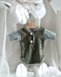 Image 1 of Newborn boys bodysuit Amir | green