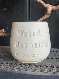 Weird Beautiful Amazing Vanilje