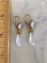 Image 3 of CHALCEDONY & GOLD EARRINGS 