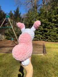 Image 4 of bubblegum pink heart snail