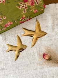 Image 3 of Paire d’hirondelles en laiton