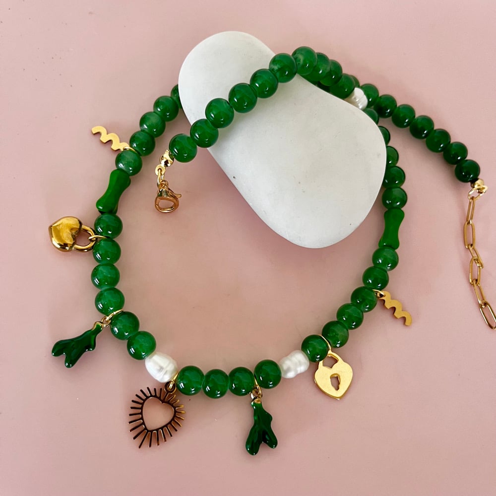 Image of Green glass bead and pearl charm necklace - Hearts
