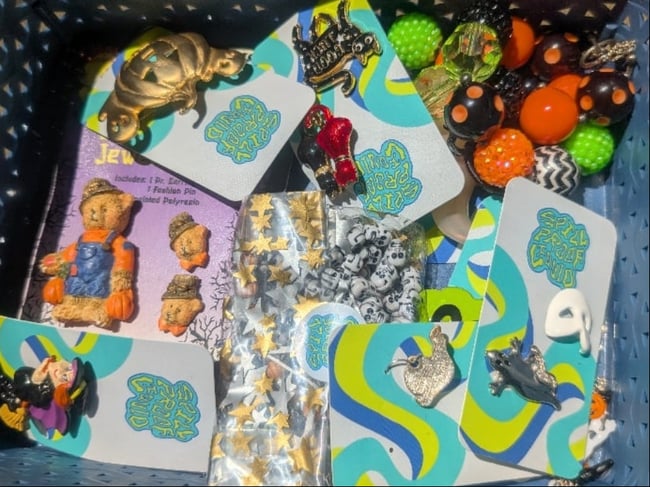 Mystery Halloween Jewelry Bag (1/2 lb)