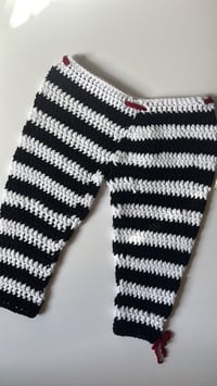 Image 3 of skully capris 