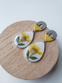 Beaded Yellow Flower Earrings 