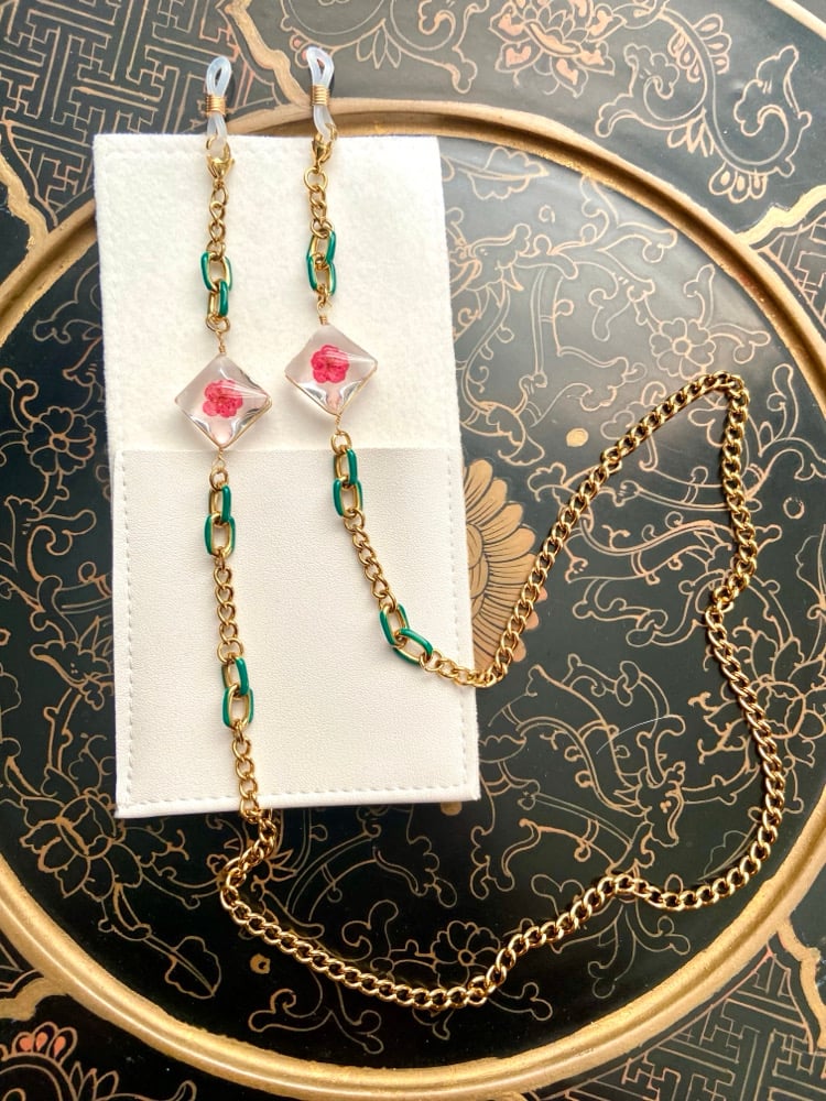 Image of pressed flowers 