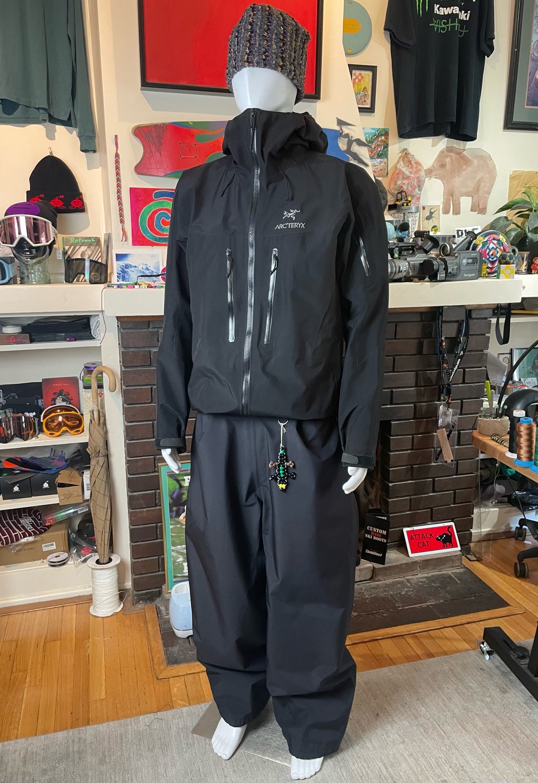 BLACK EXTRA-BAGGY TECH LIZARD PANTS | Lizard Stuff