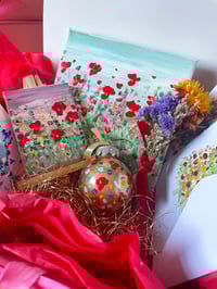 Image 7 of The Happy Christmas Gift Box 