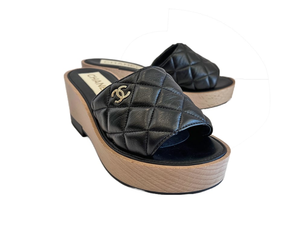 Image of Chanel Size 38 Quilted Slides 417-469