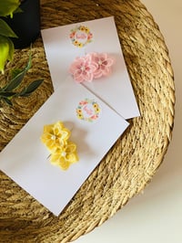 Image 2 of Lace floral clip