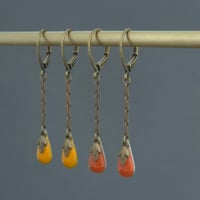 Image 2 of Boucles d'oreilles mini goutte jaune
