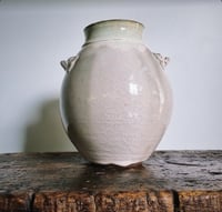 Image 4 of Bellied vase in MOONSTONE