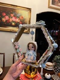 Image 2 of Crochet Virgen la Milagrosa Rosario en Aro 🩵