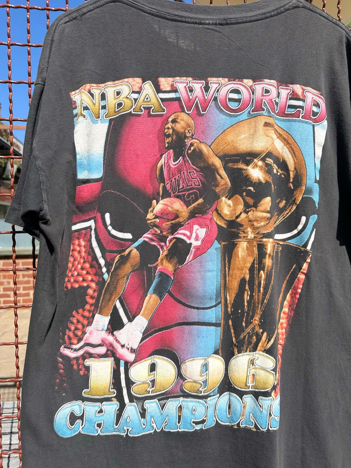 Standout Vintage — 1996 Chicago Bulls NBA Champions Rap Tee