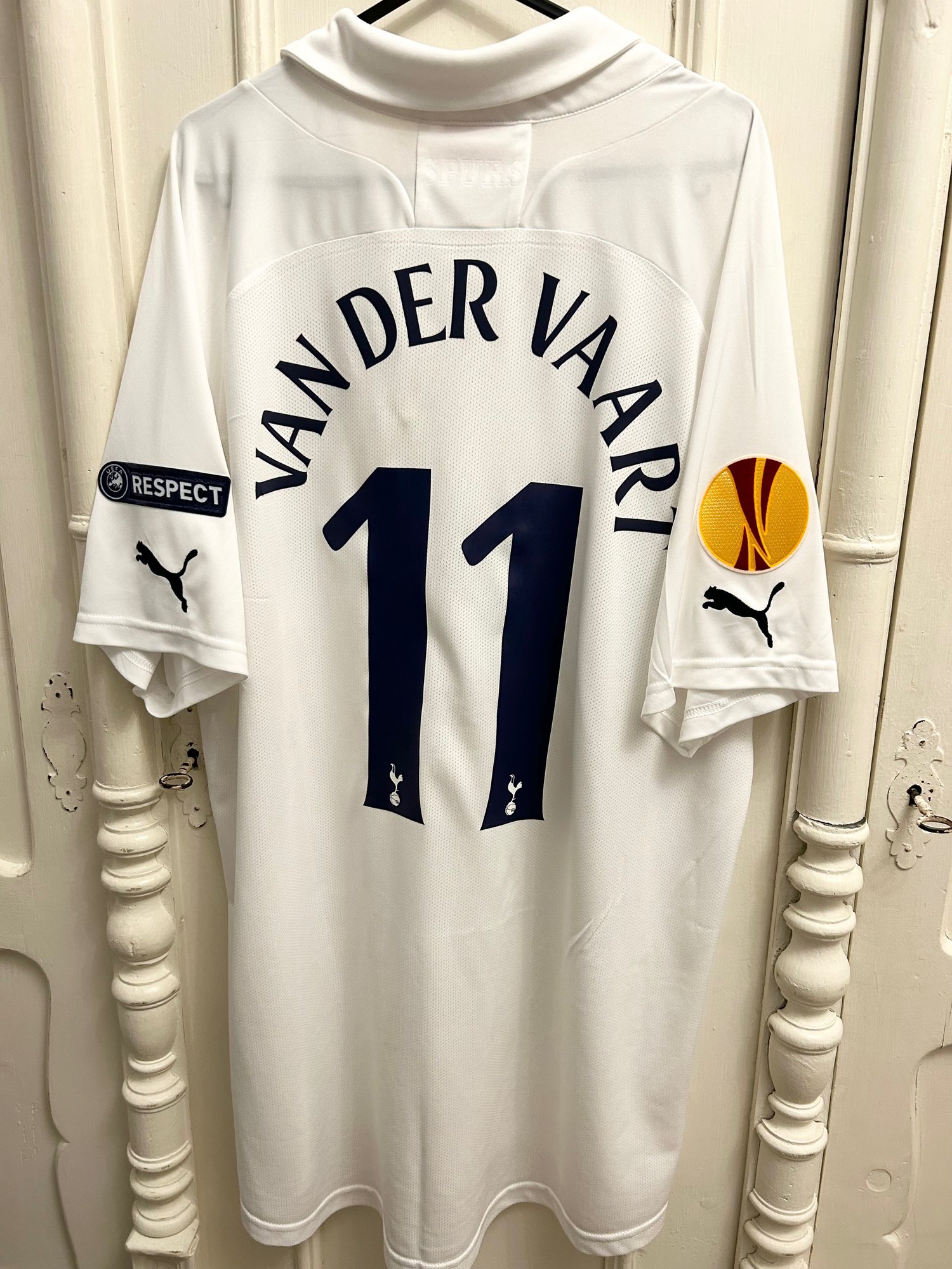 Image of Tottenham Hotspur “VAN DER VAART” 2011/12 Home Cup Shirt + patches (XL)
