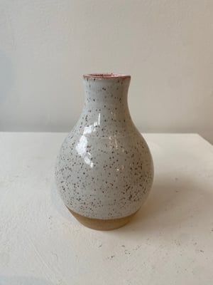 Sam Hewitt / Small vase 1A