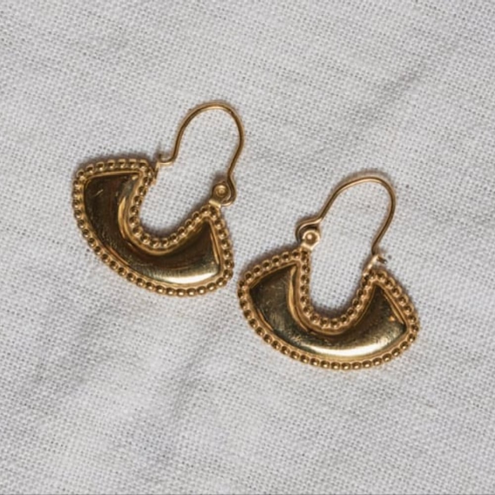 Image of ARELY Boho Scolloped 18ct Gold Dangle Earrings