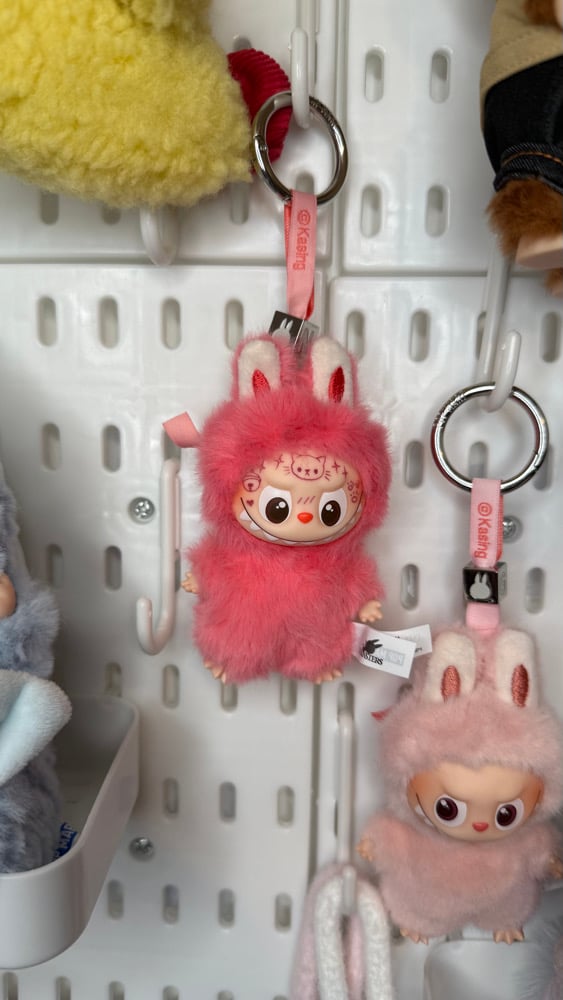 Image of Labubu Pin For Love 1