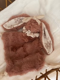 Image 1 of DOUDOU ENVELOPPANT FOIRRURE ROSE DES BOIS