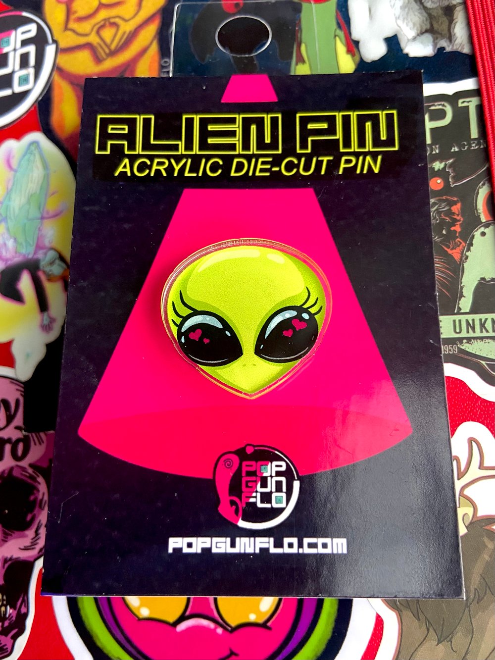 Heart-eyes Alien Pin
