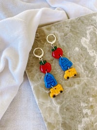 Apples, Backpacks, & Buses