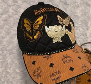 Image of Mackin cutie crossbody w hat