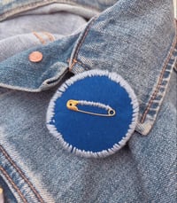 Image 2 of Hand embroidered florals on felt pin badge - Blue