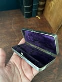 Superbe boîte plaqué argent, décor celtique, ancienne boîte à rasoir, velours violet, 1910.