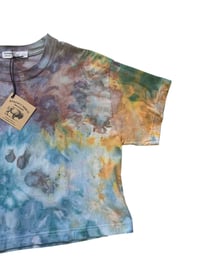 Image 7 of XS Crop Cotton Tee in Earthy Orb Ice Dye