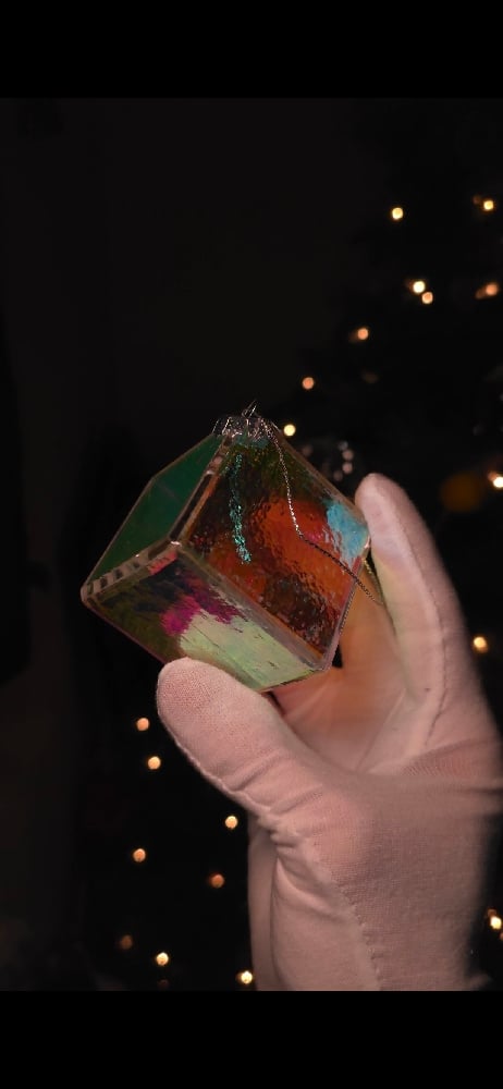 Image of Ornament drop 