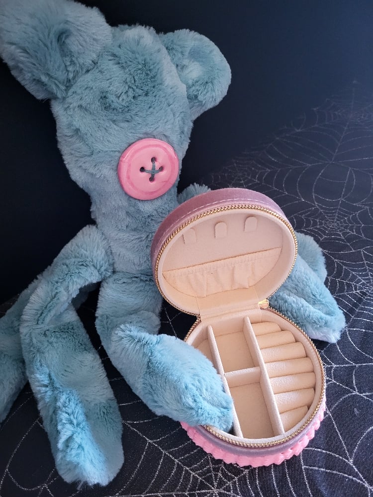 Image of Small Cake Jewelry Box